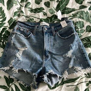 NWT Abercrombie mom short curve love size 27 / 4